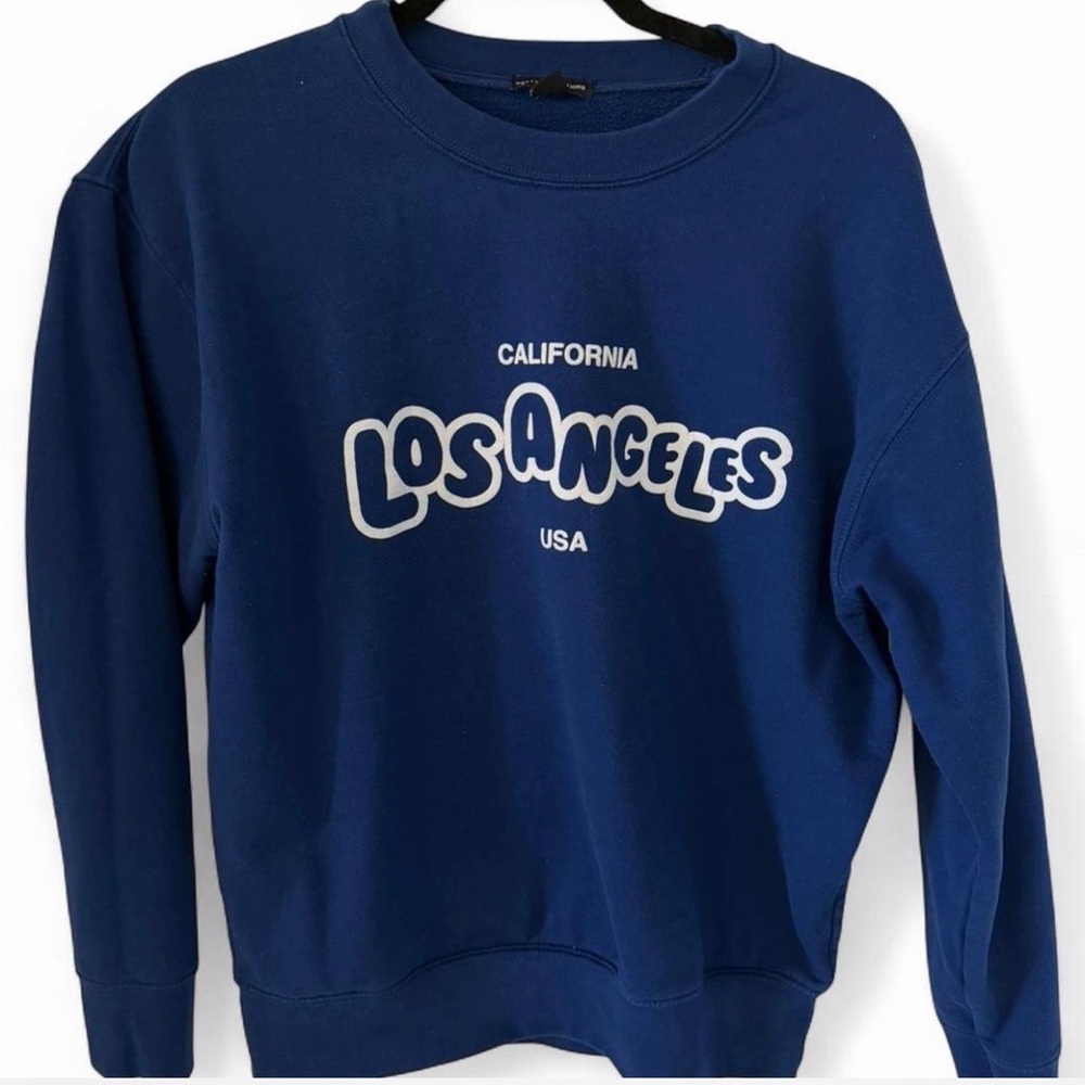 Prettylittlething blue los angeles sweatshirt